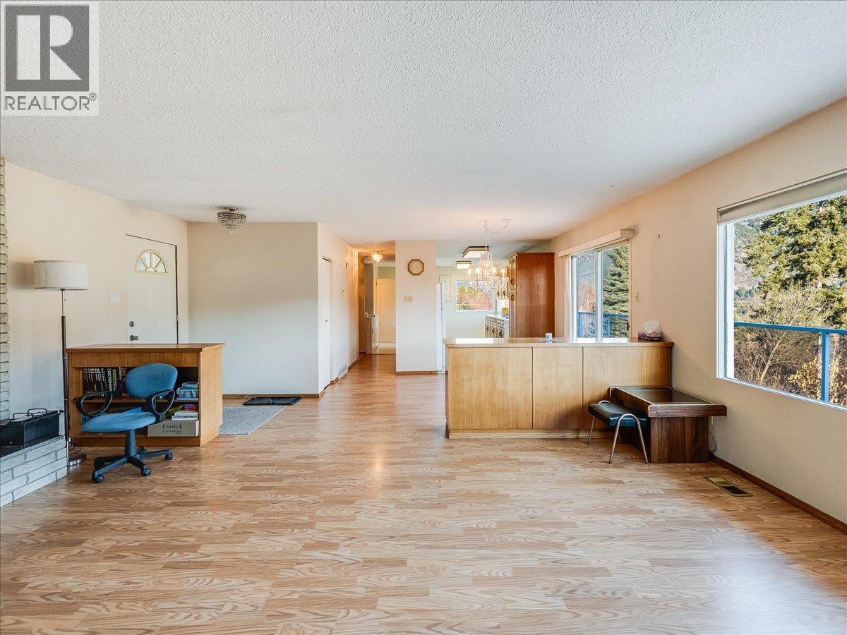 3613 9th Avenue, Castlegar