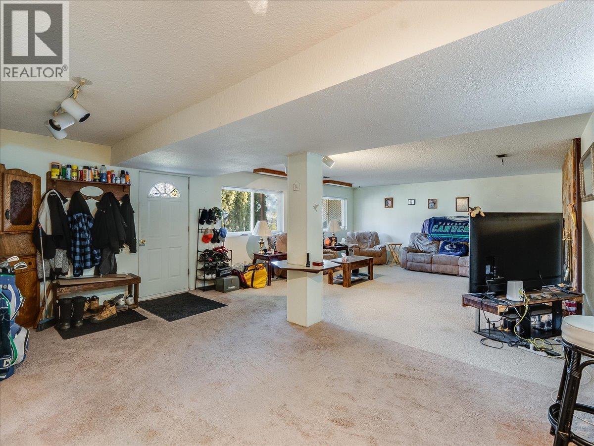 3613 9th Avenue, Castlegar