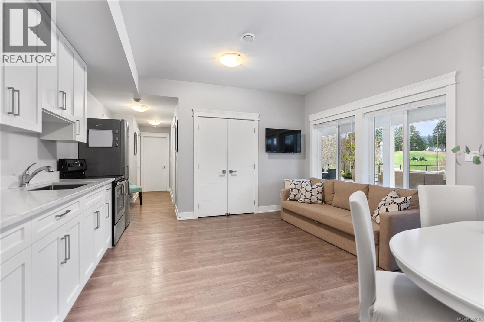 2168 Champions Way, Langford