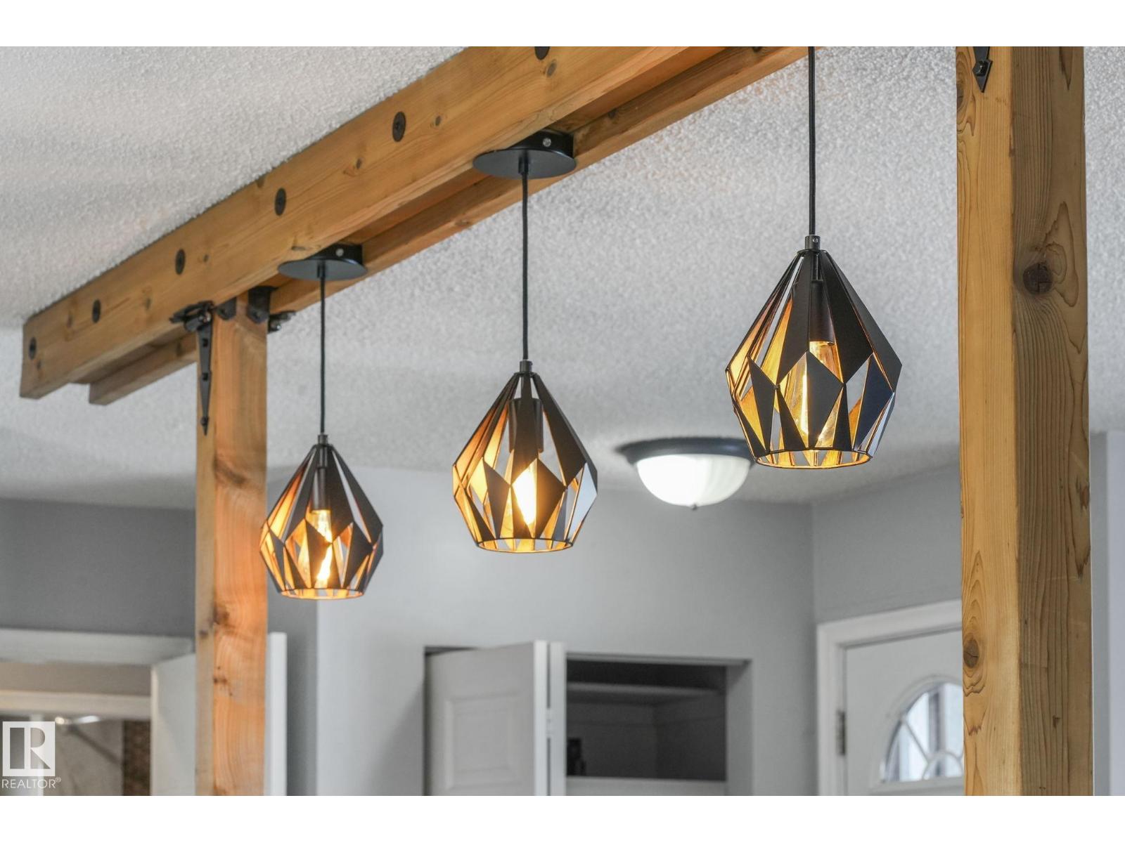 9007 135 AV NW, Edmonton