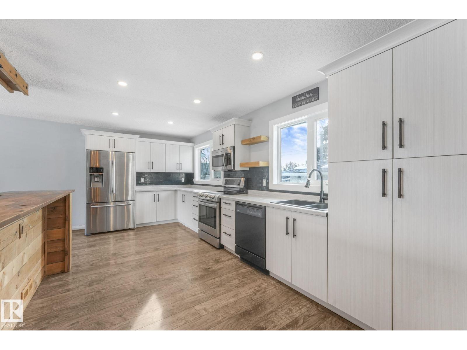 9007 135 AV NW, Edmonton