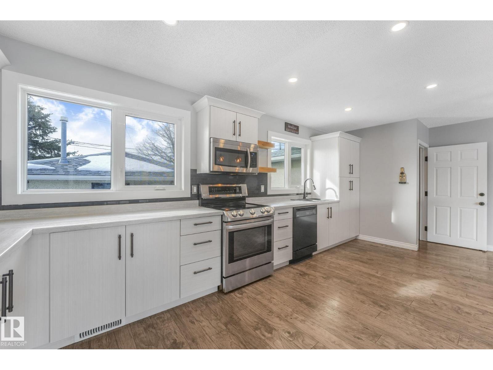 9007 135 AV NW, Edmonton