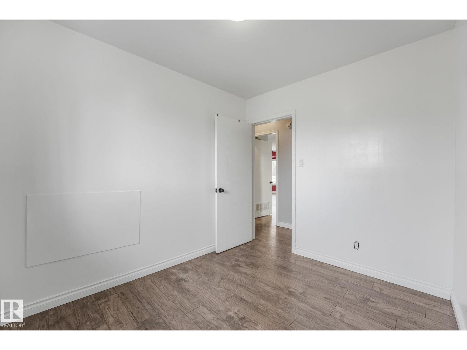 9007 135 AV NW, Edmonton