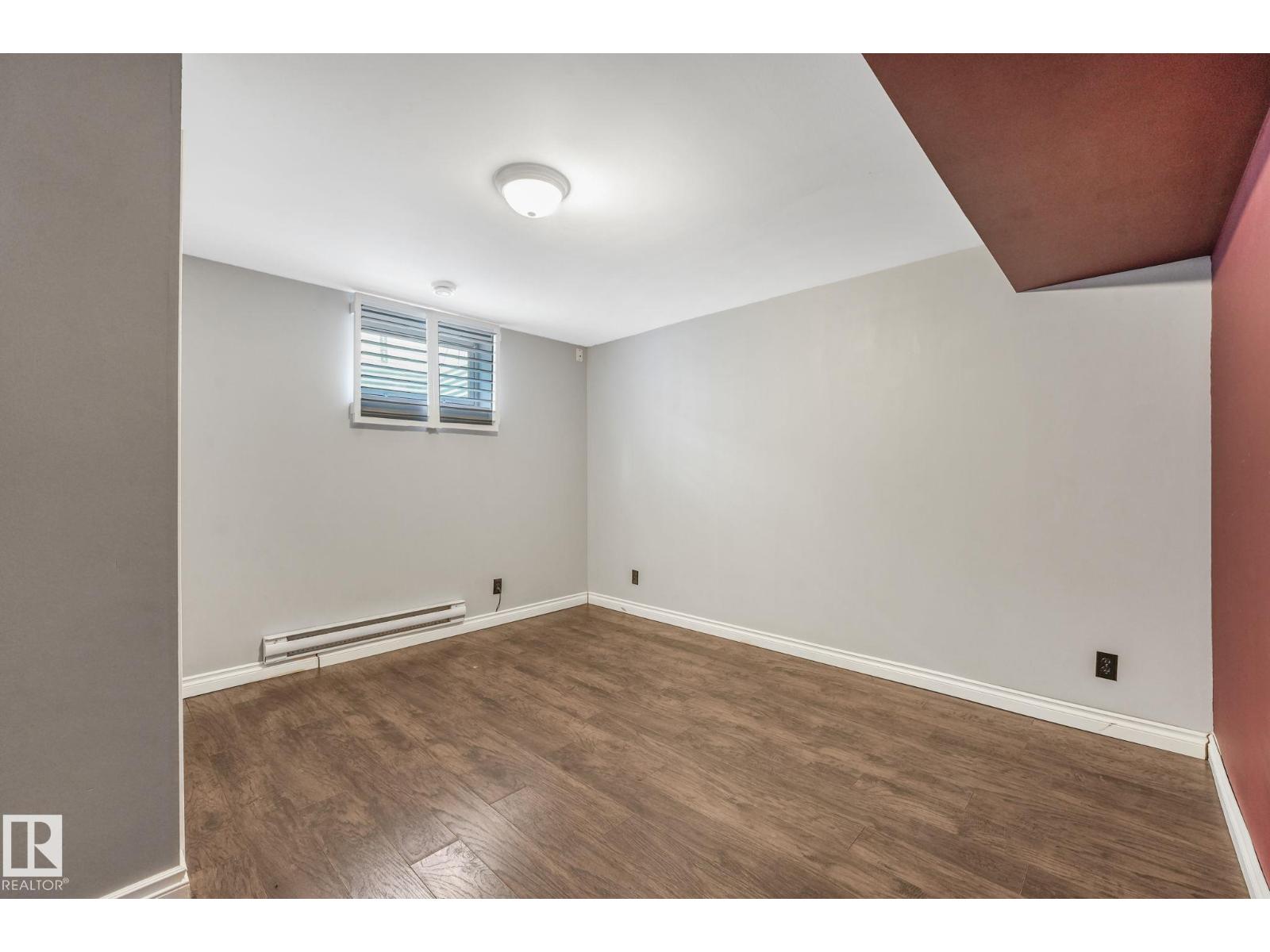 9007 135 AV NW, Edmonton