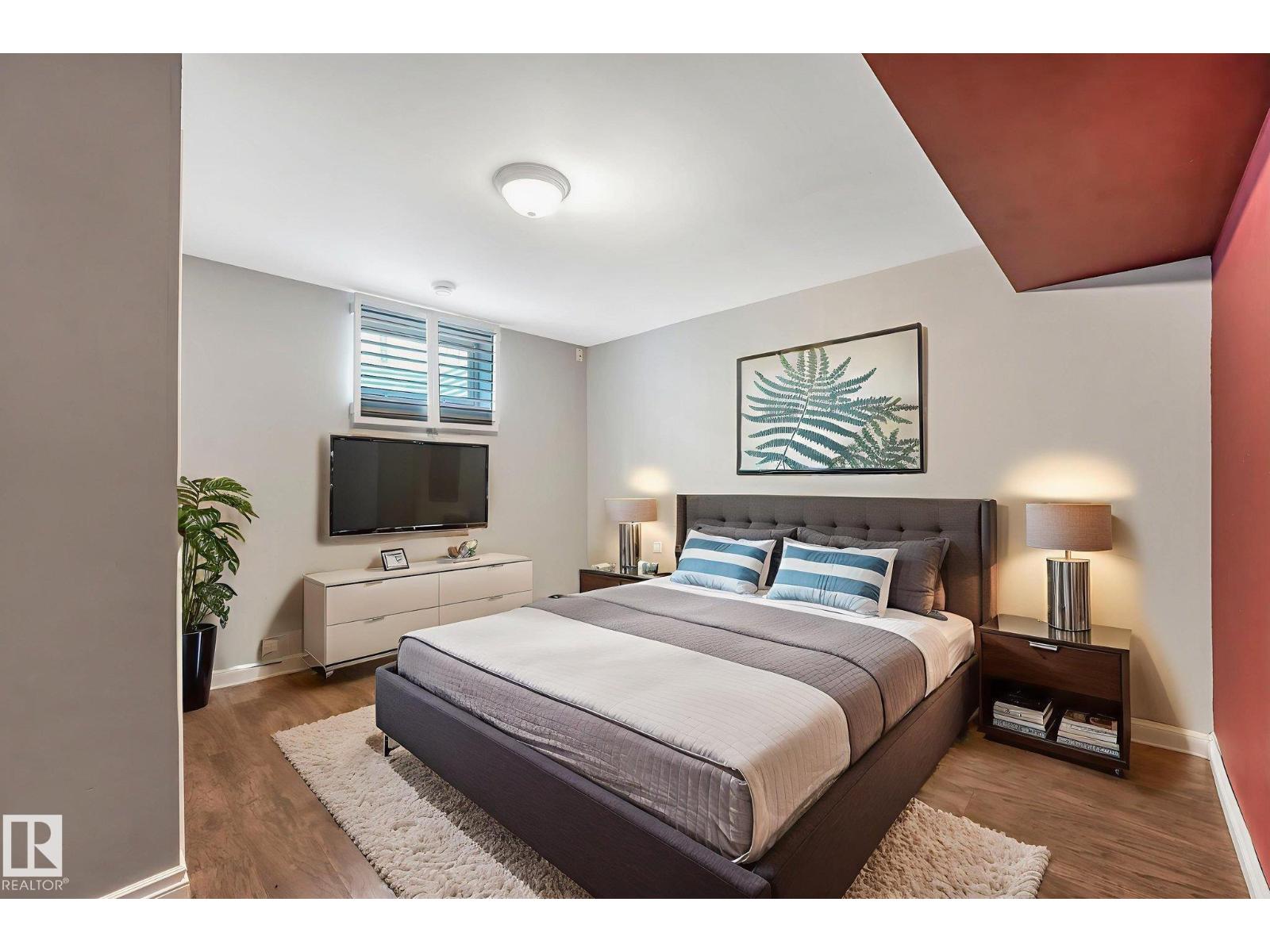 9007 135 AV NW, Edmonton