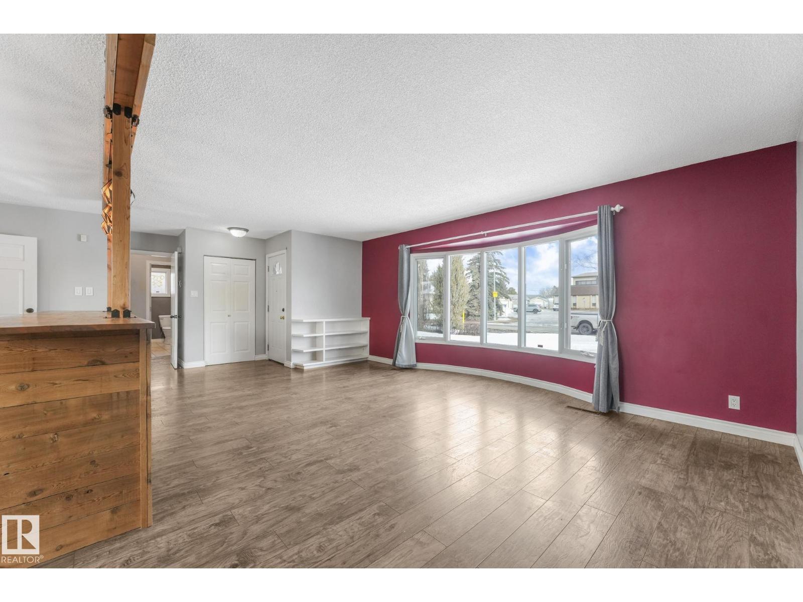 9007 135 AV NW, Edmonton