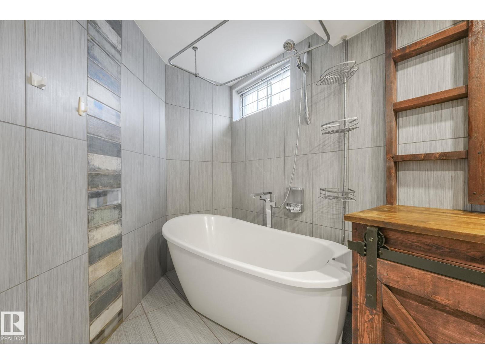 9007 135 AV NW, Edmonton