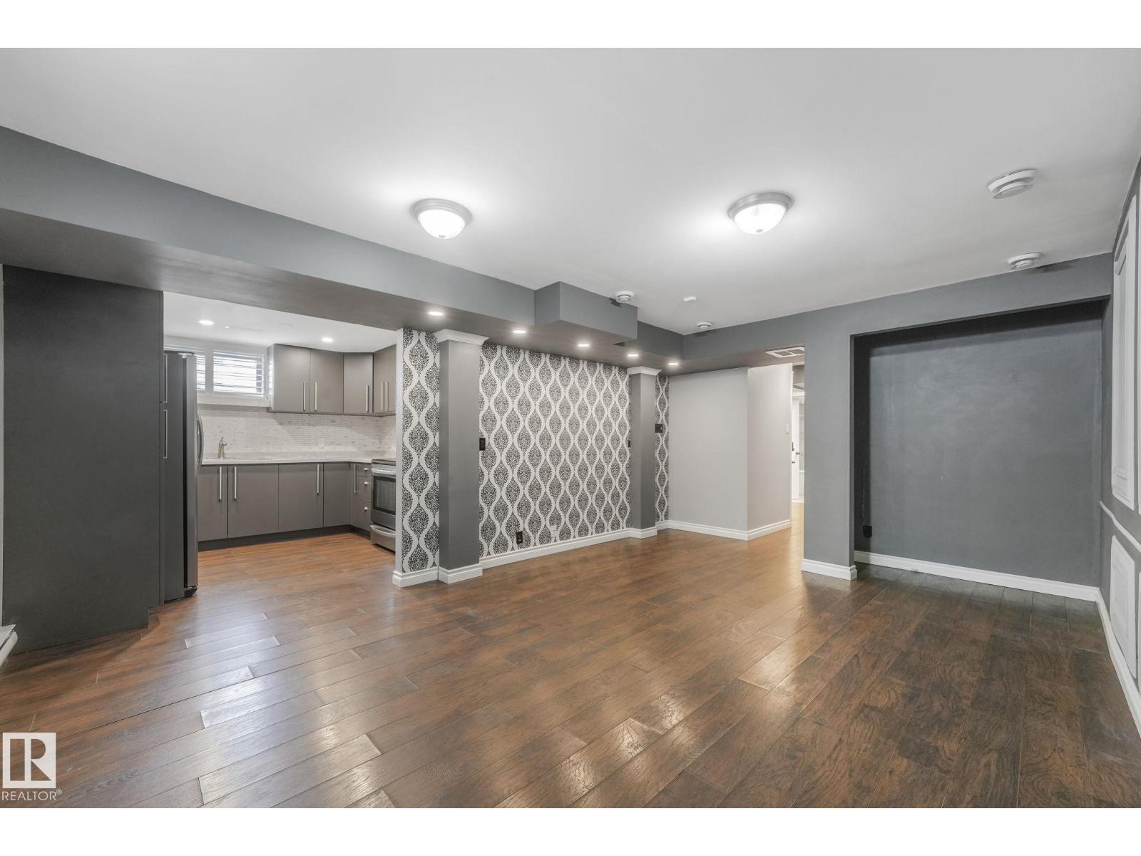 9007 135 AV NW, Edmonton