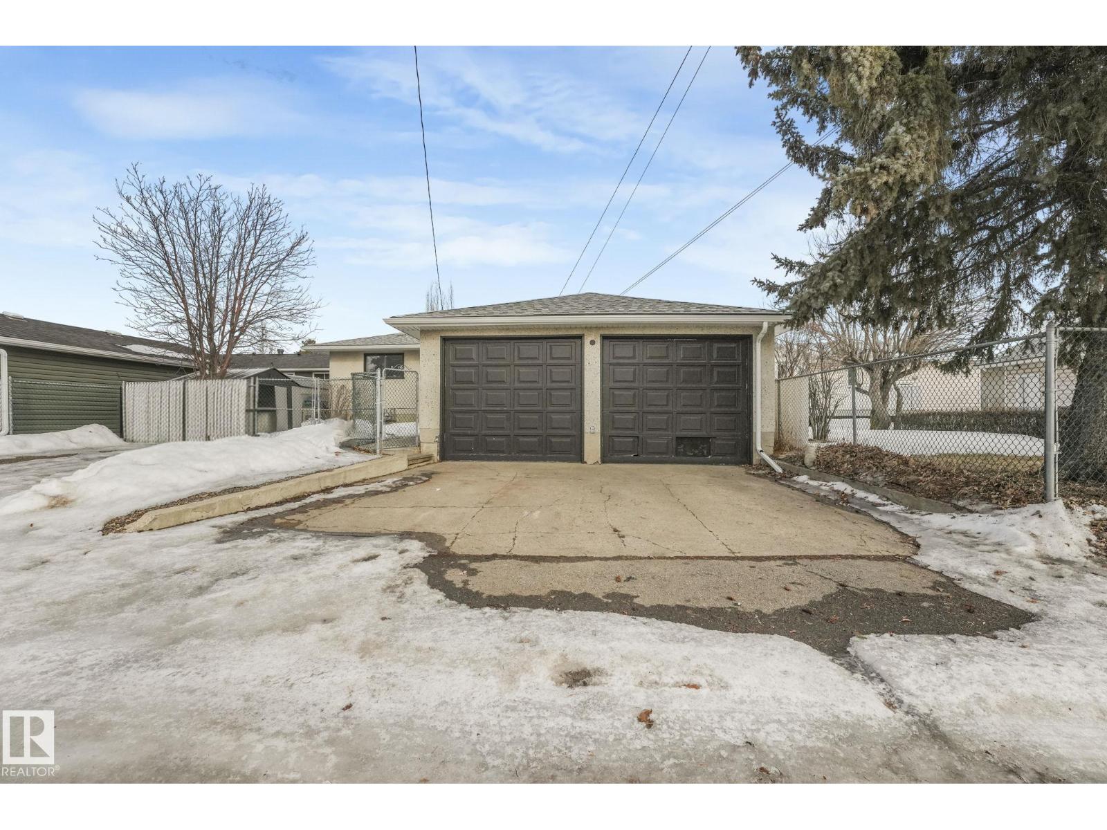 9007 135 AV NW, Edmonton