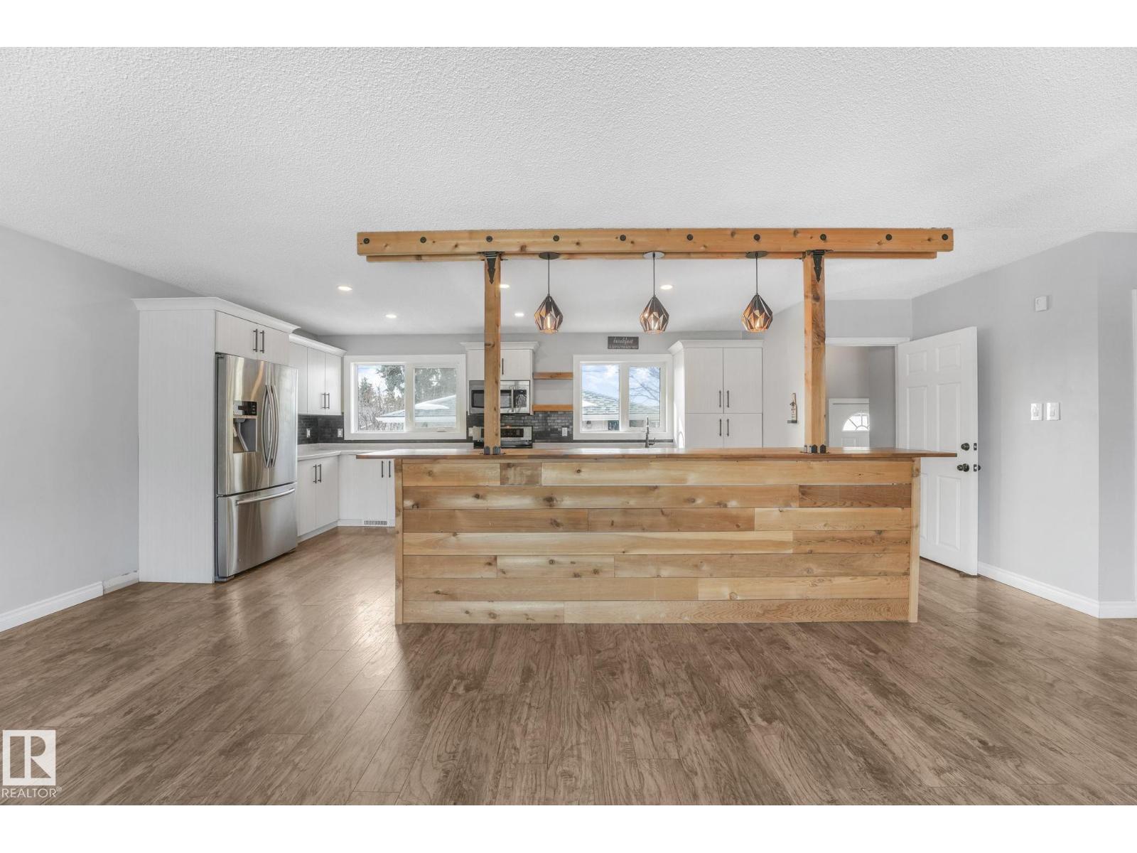 9007 135 AV NW, Edmonton