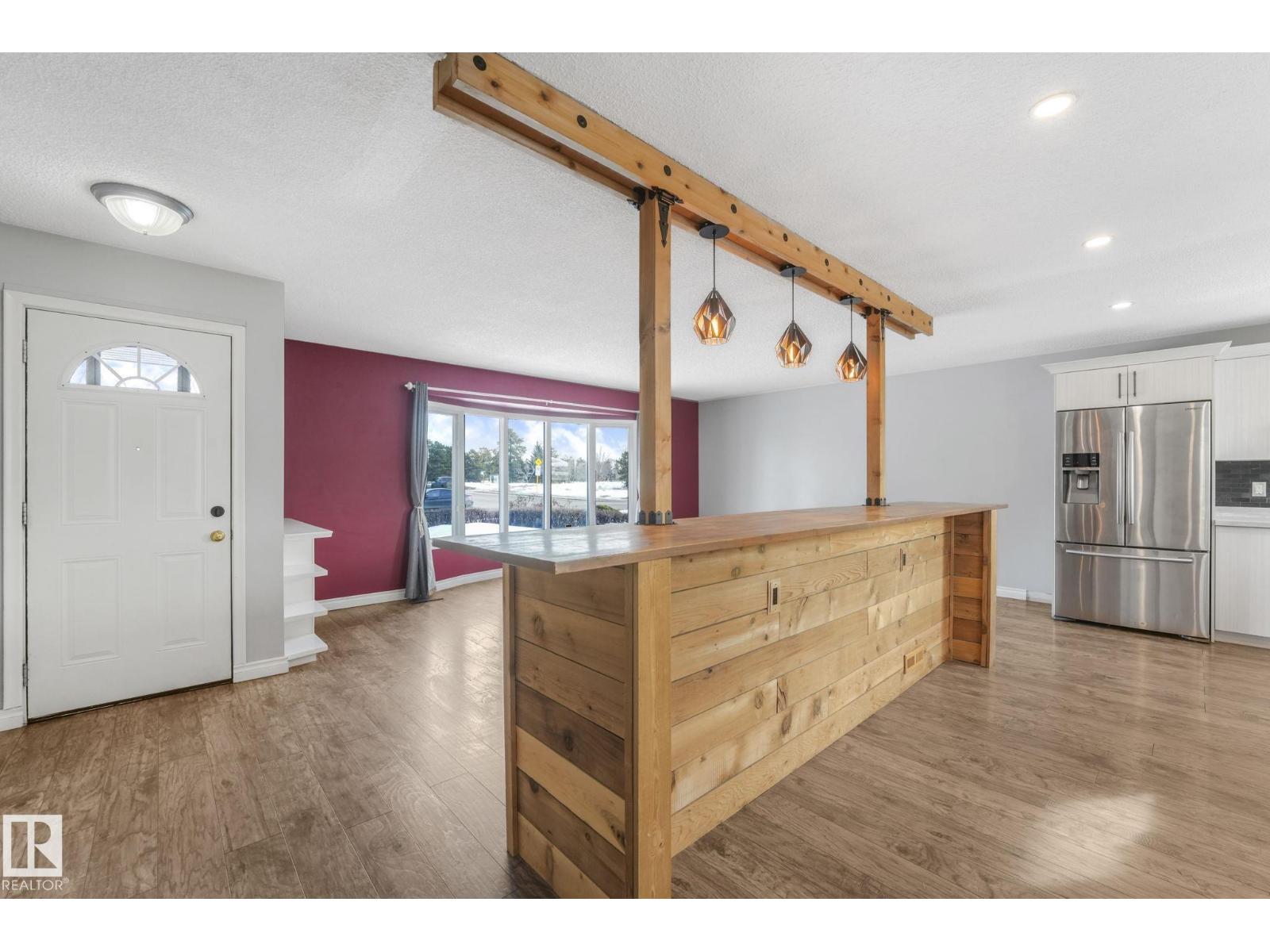 9007 135 AV NW, Edmonton