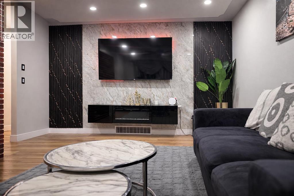 Single Family House Bi-level for Sale in  Pinepoint Drive NE Pineridge Calgary 