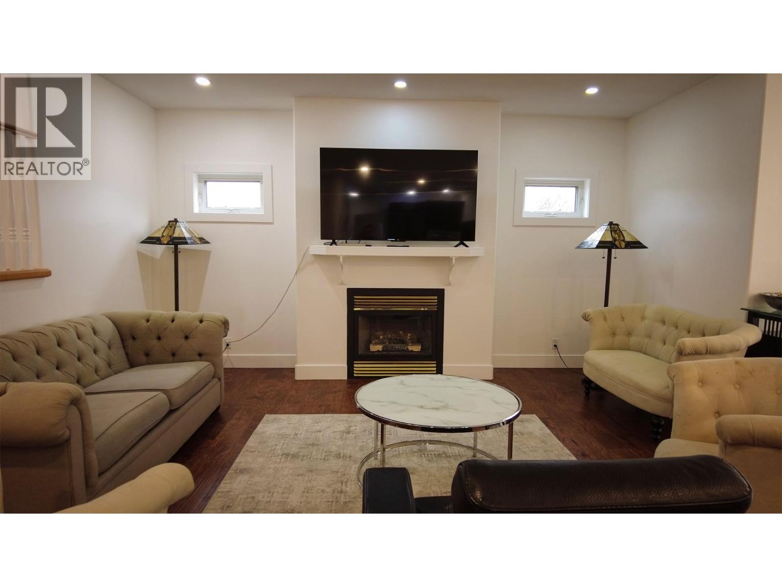 670 Cameron Avenue, Grand Forks