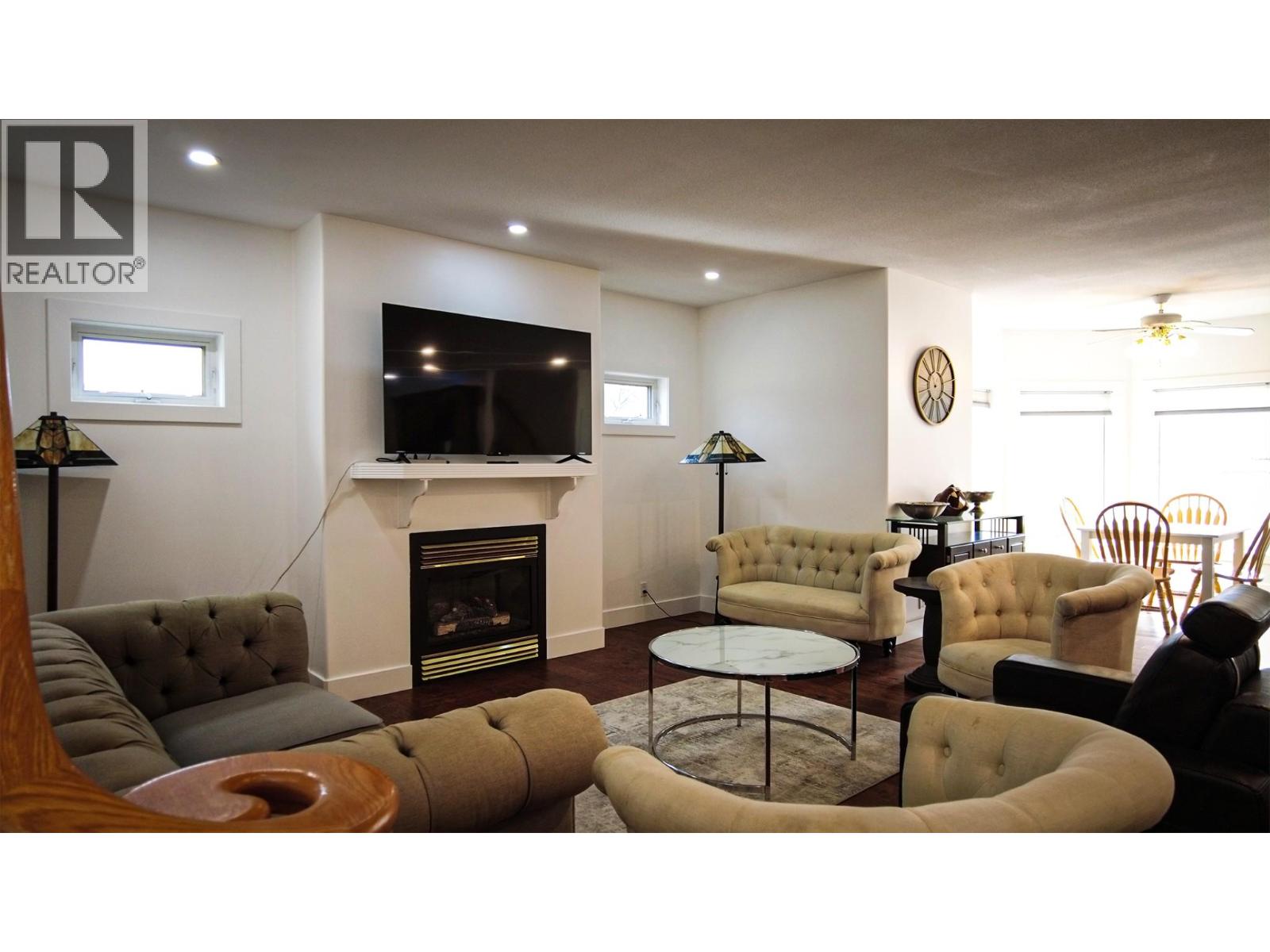 670 Cameron Avenue, Grand Forks