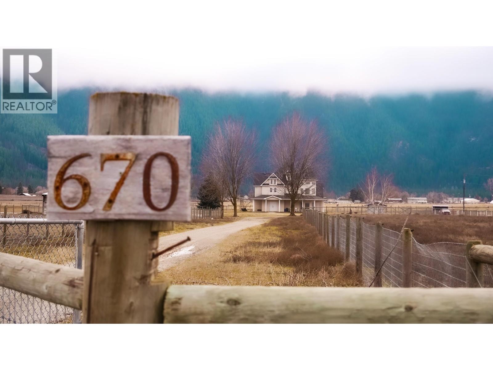 670 Cameron Avenue, Grand Forks