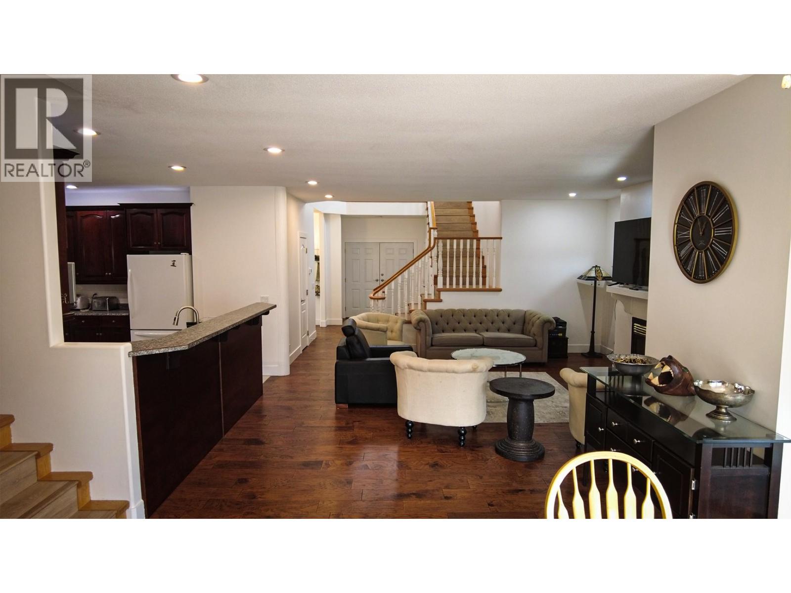 670 Cameron Avenue, Grand Forks