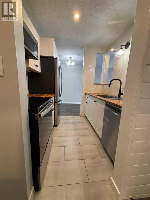 Single Family House for Sale in    Avenue Mountview Grande Prairie 