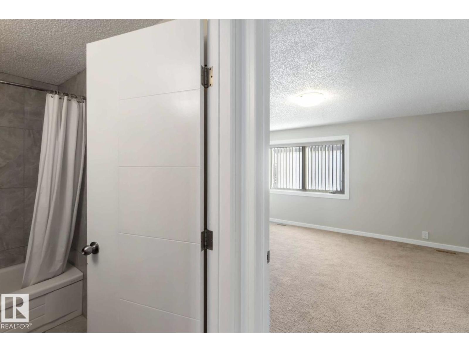 #8 14511 52 Street NW, Edmonton