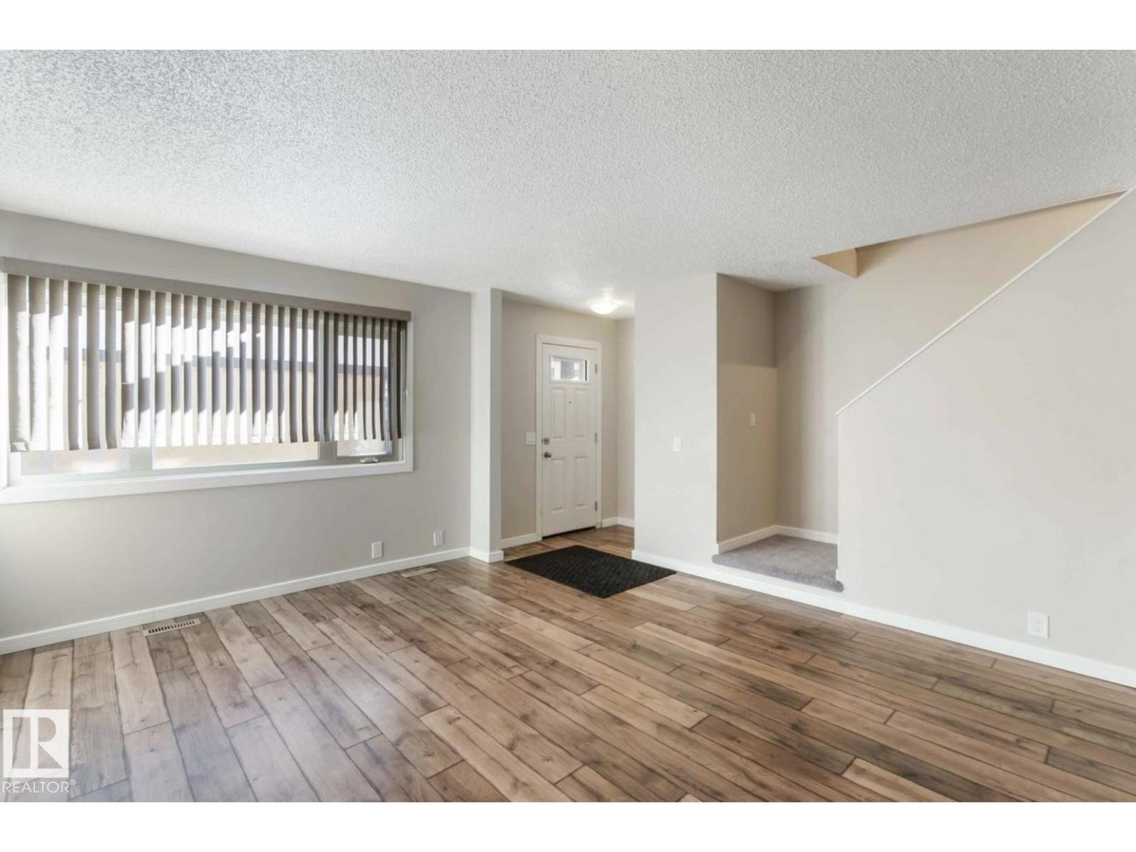 #8 14511 52 Street NW, Edmonton