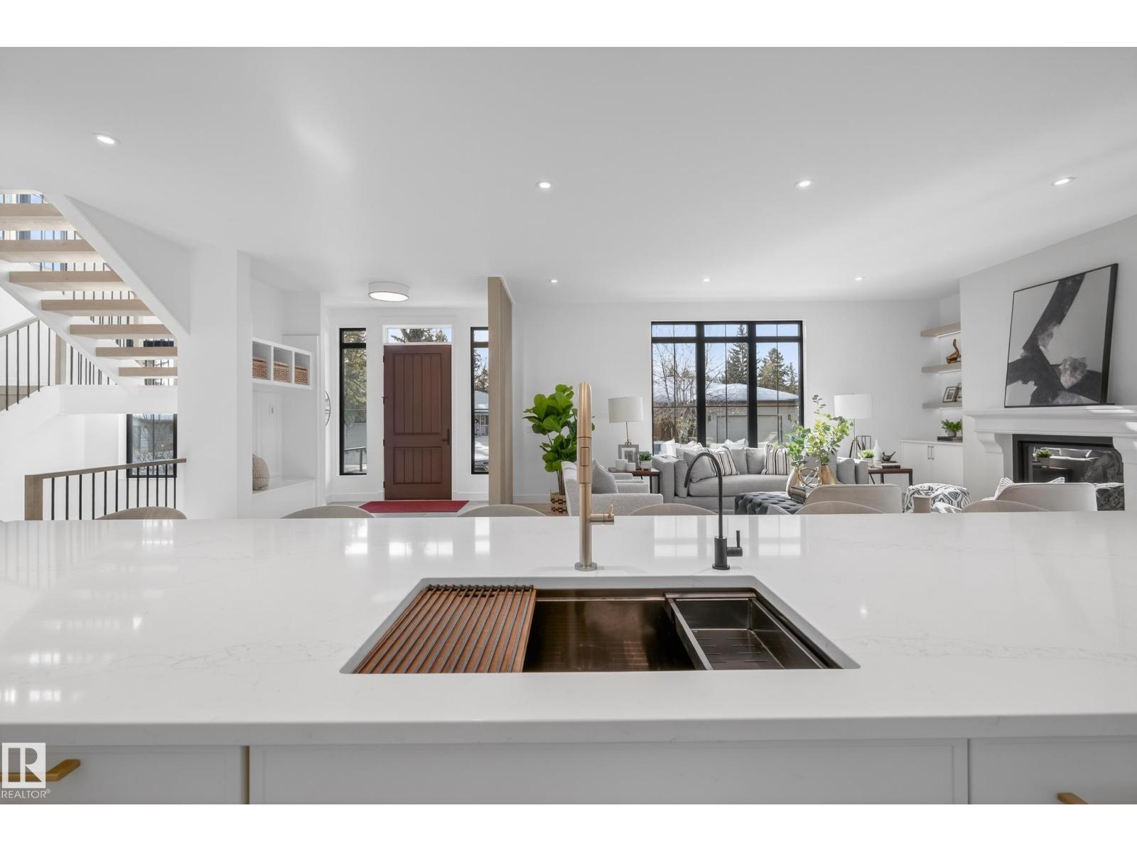 14320 MACKENZIE DR NW, Edmonton