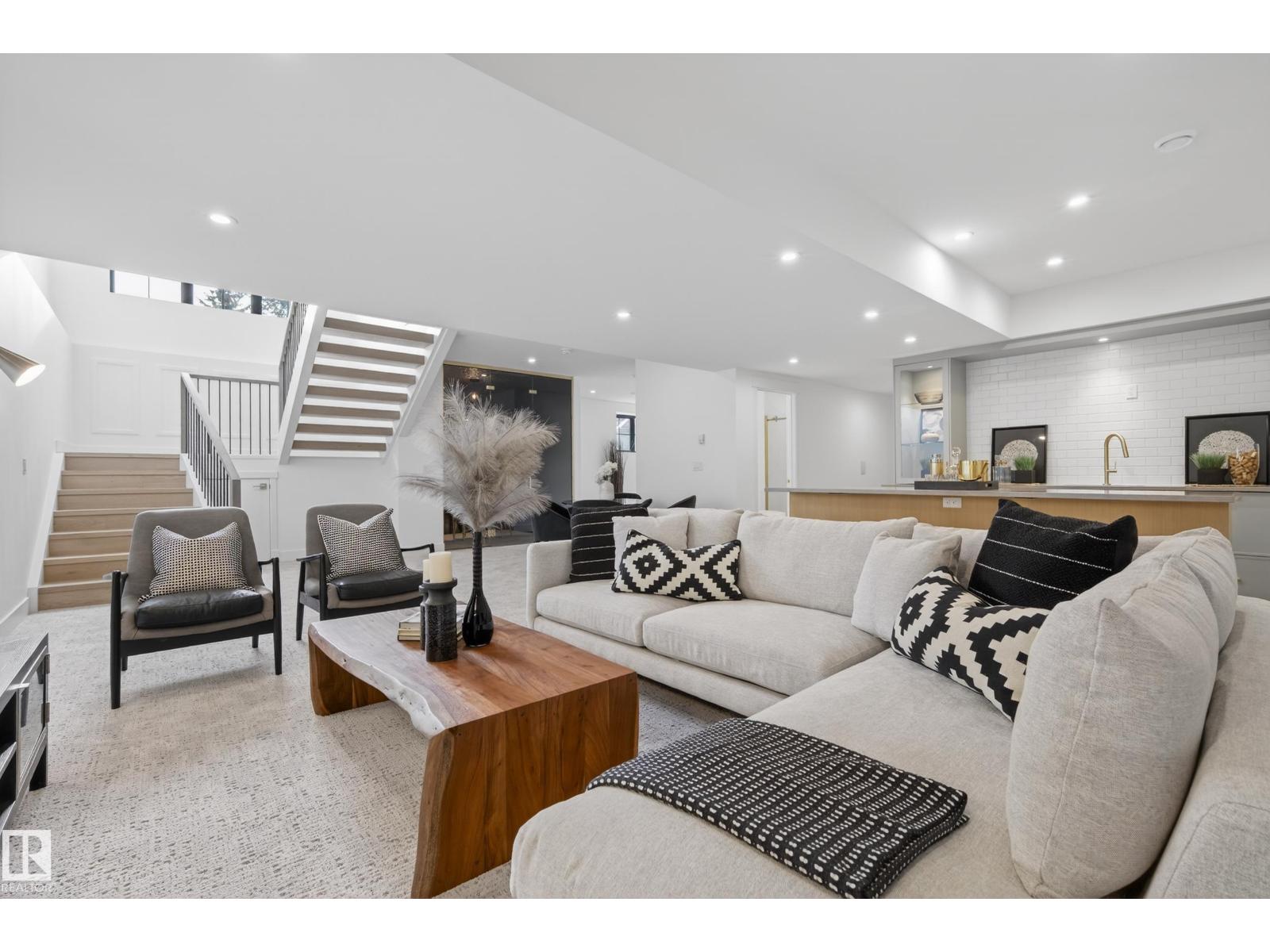 14320 MACKENZIE DR NW, Edmonton