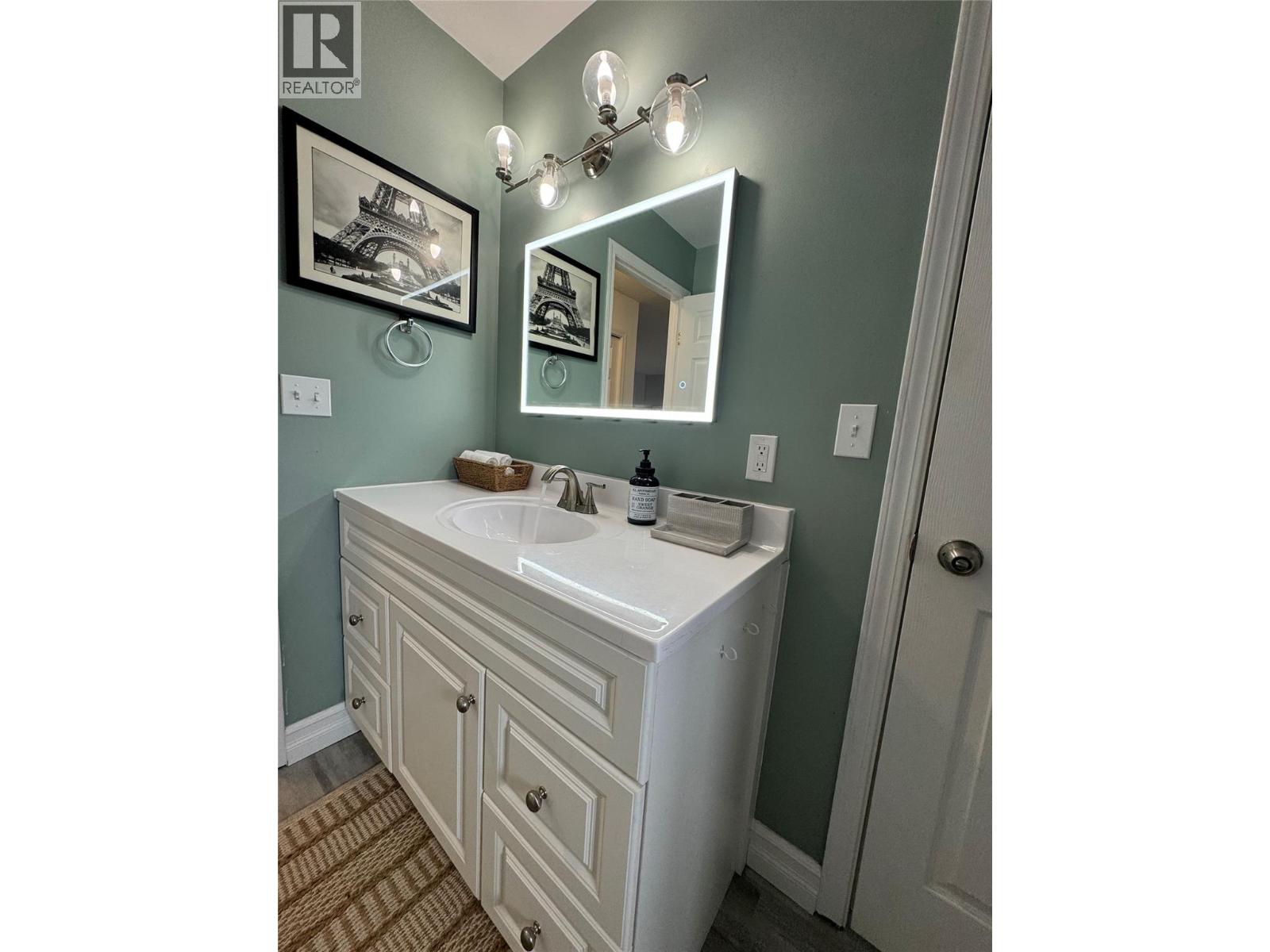 1885 Grandview Avenue, Lumby