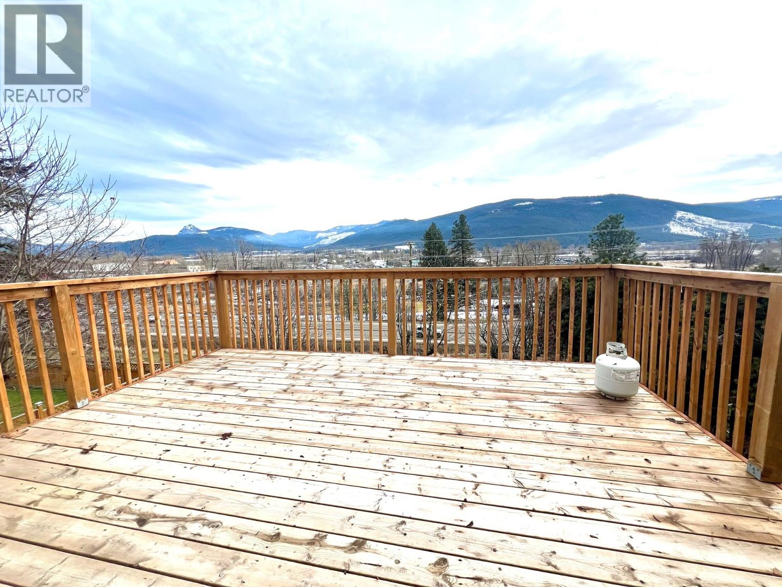 1885 Grandview Avenue, Lumby