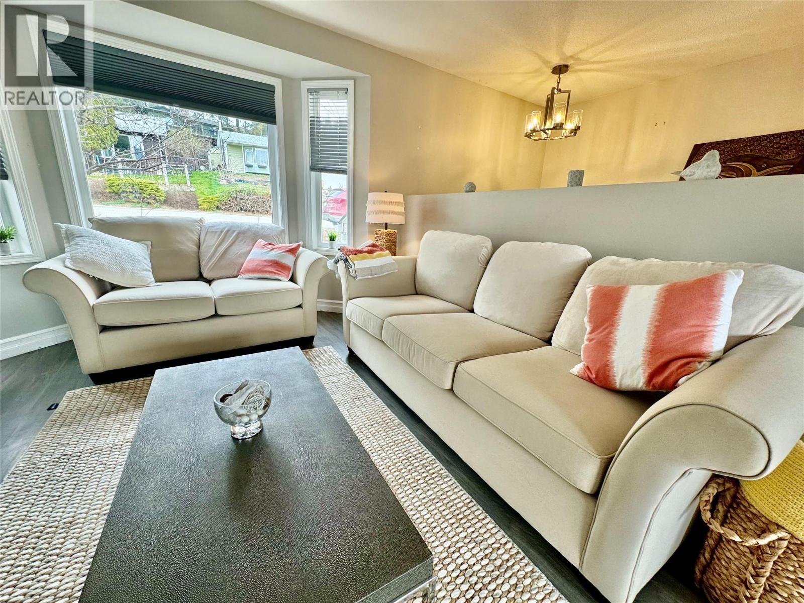 1885 Grandview Avenue, Lumby