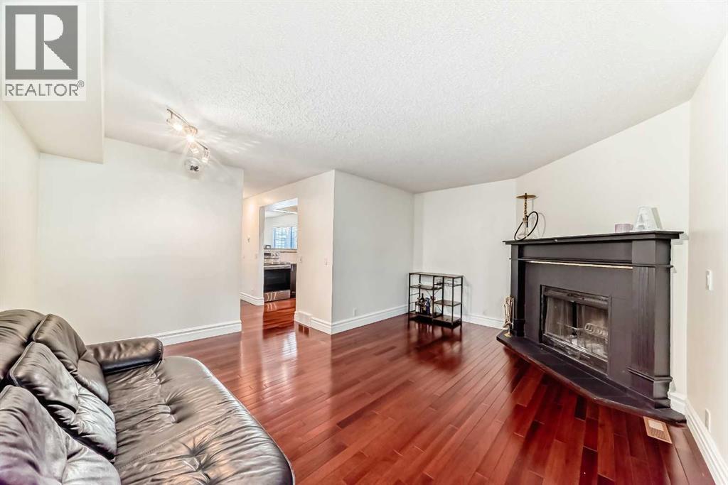 Single Family House for Sale in   Avenue NE Tuxedo Park Calgary 