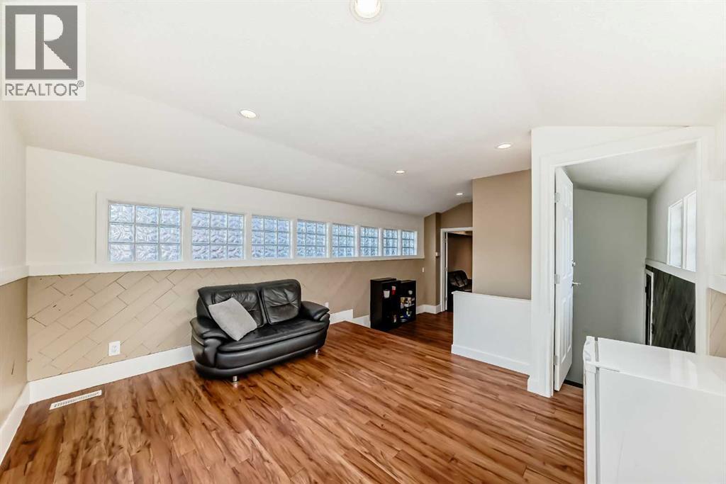 Single Family House for Sale in   Avenue NE Tuxedo Park Calgary 