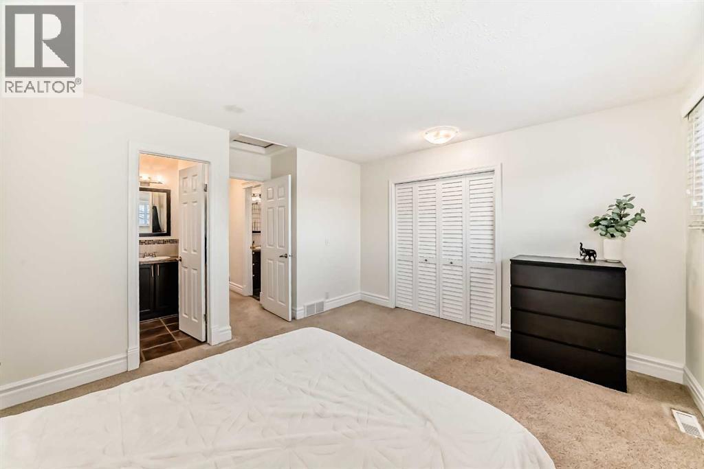 Single Family House for Sale in   Avenue NE Tuxedo Park Calgary 