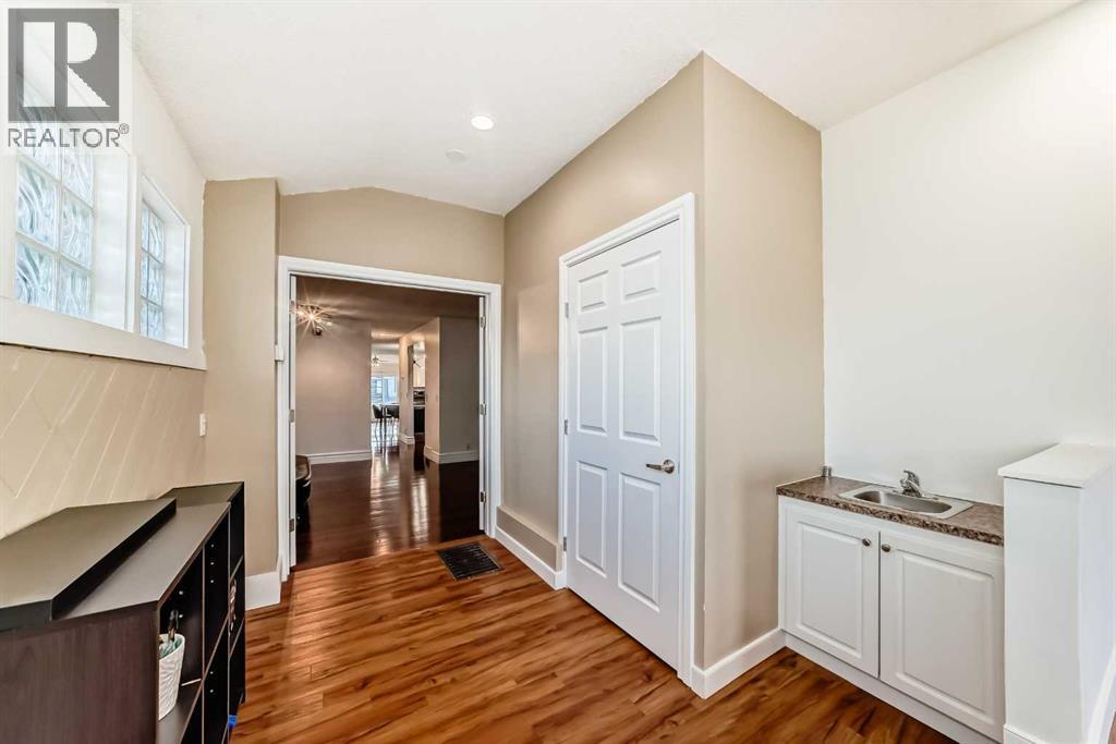 Single Family House for Sale in   Avenue NE Tuxedo Park Calgary 