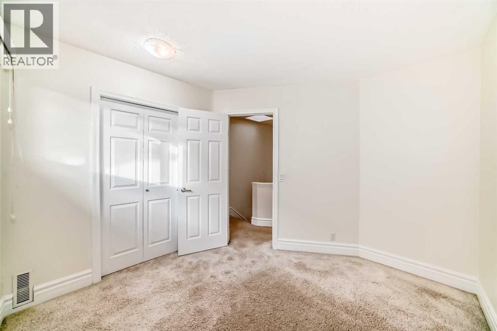 Single Family House for Sale in   Avenue NE Tuxedo Park Calgary 