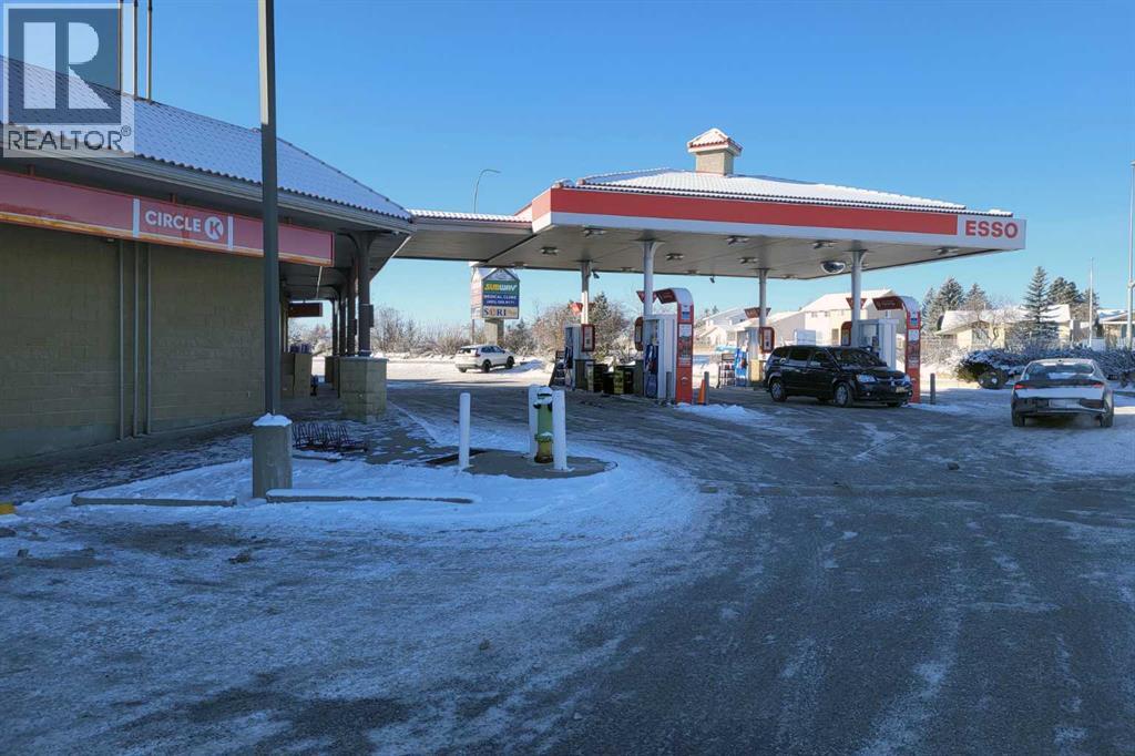 
          501 Coral Cove Northeast
            <br/>
            <span>Calgary</span>
            , 
            <span>AB</span>
             <span>T3J3Y9</span>
         - Photo 36