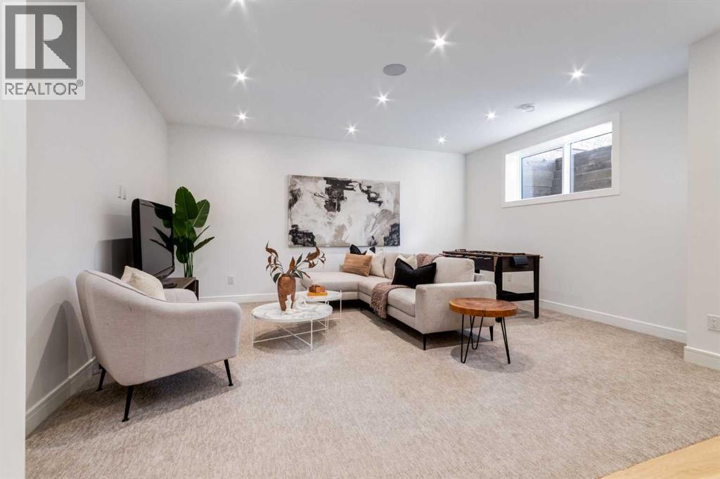 Single Family House for Sale in   Avenue NW Bowness Calgary 