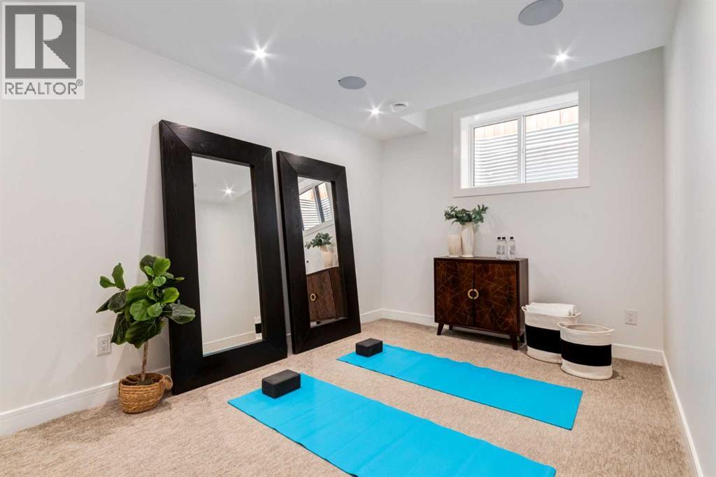 Single Family House for Sale in   Avenue NW Bowness Calgary 