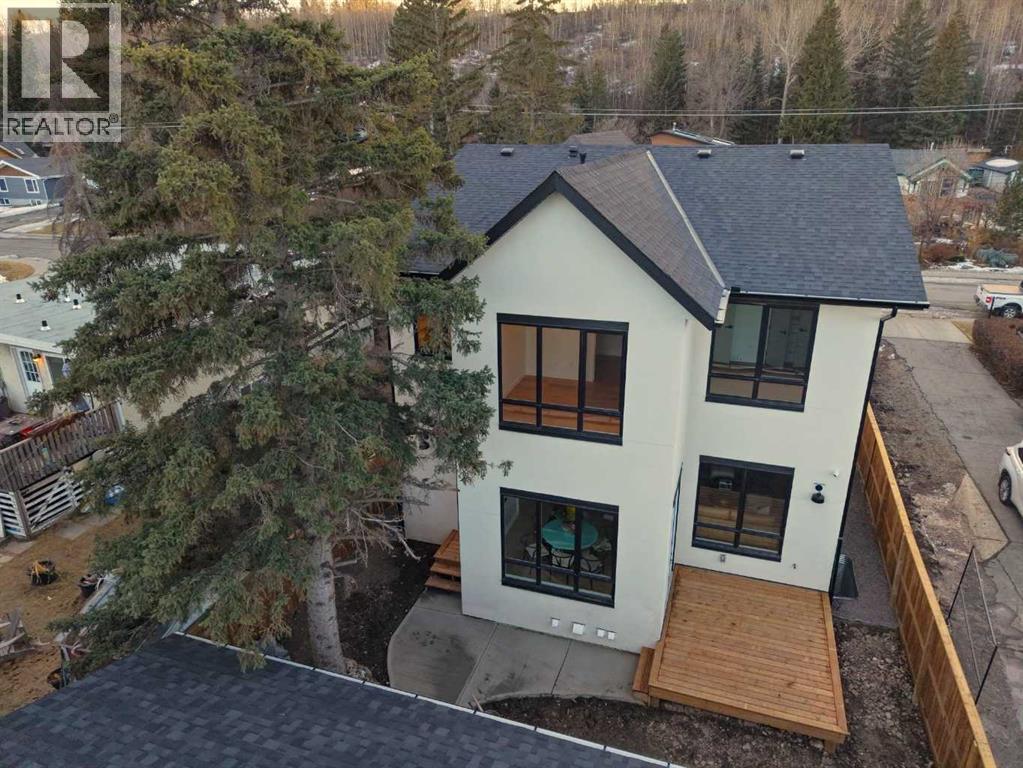 Single Family House for Sale in   Avenue NW Bowness Calgary 