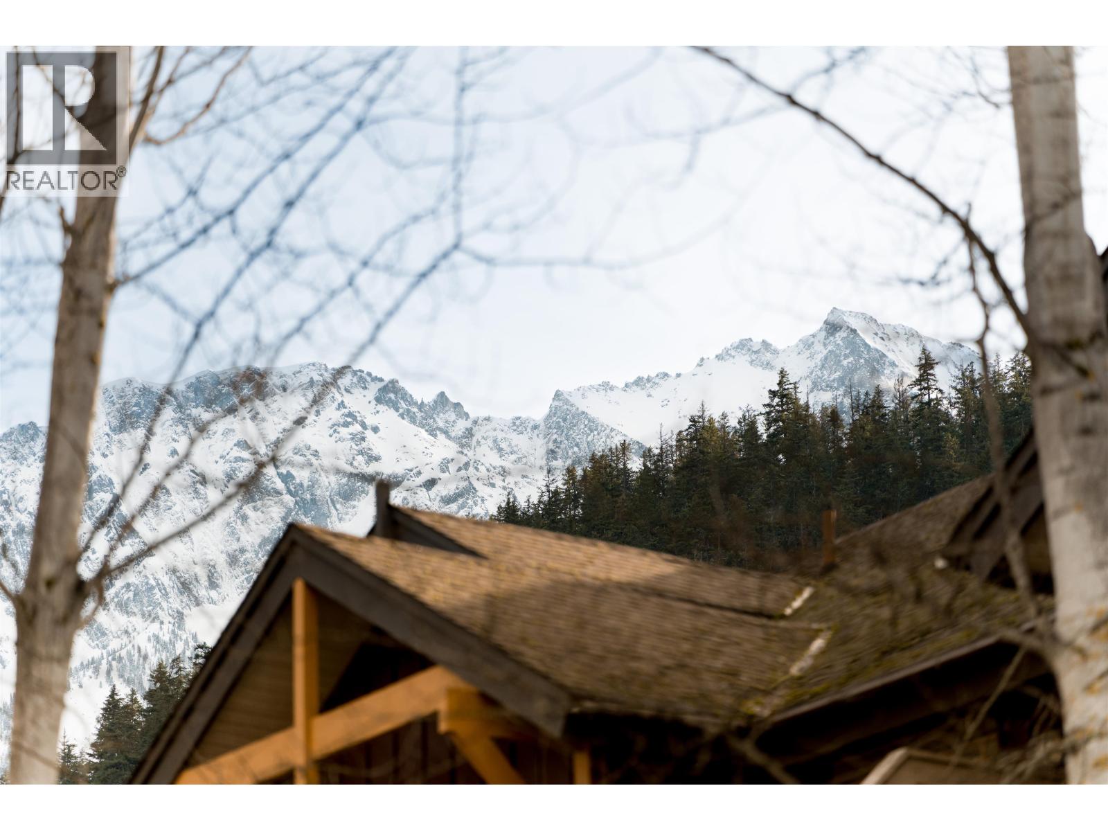 101 1490 HIGHWAY 99, Pemberton