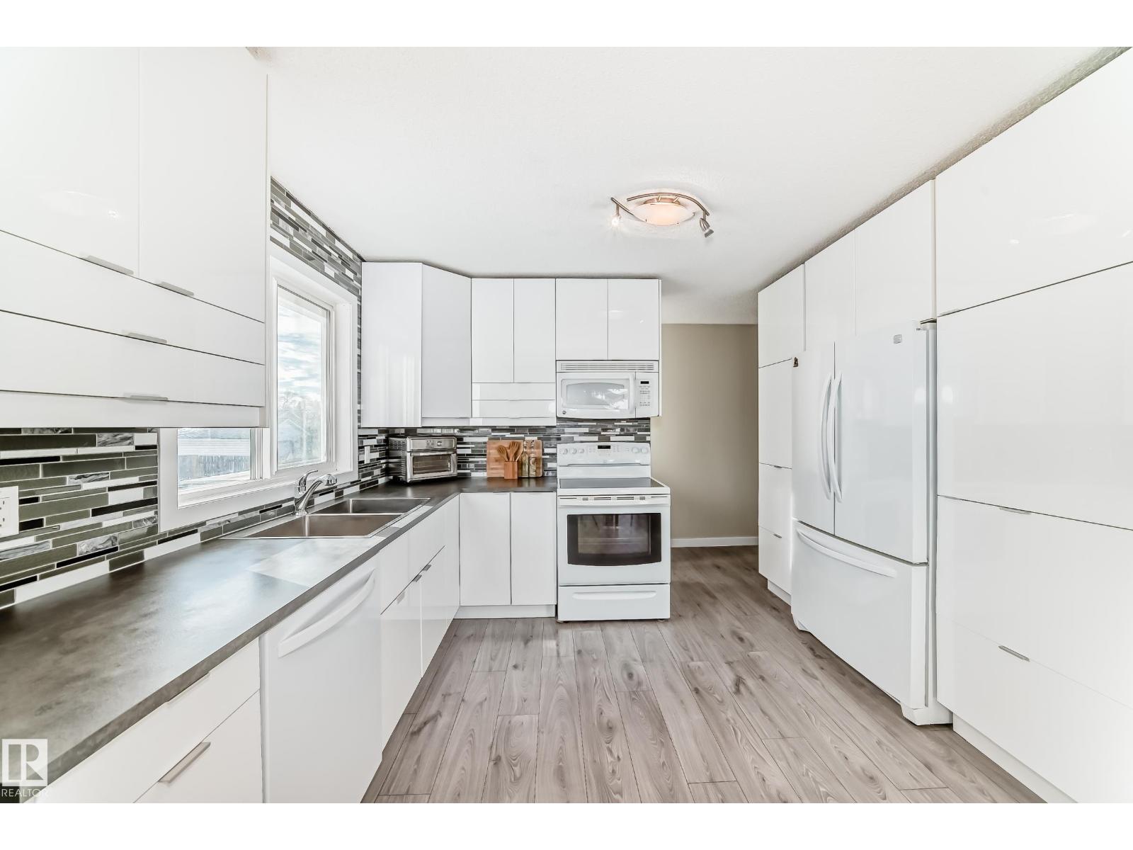 6111 18 AV NW NW, Edmonton