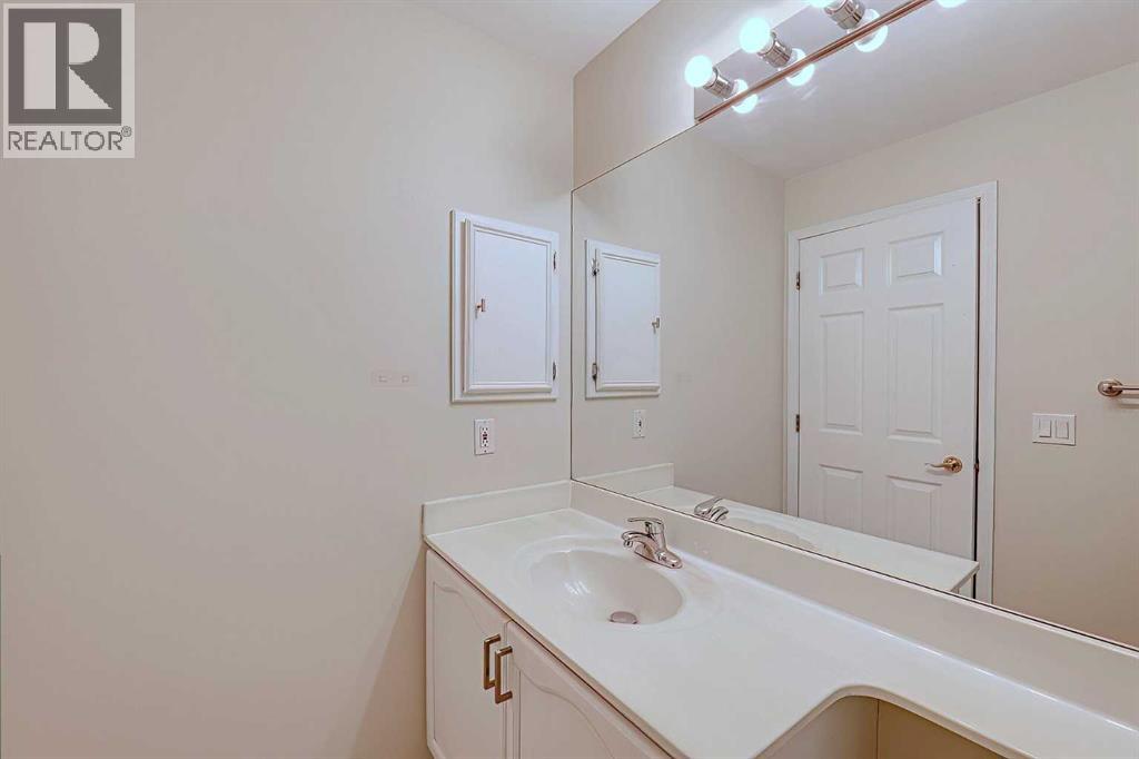 Single Family House for Sale in   Lincoln Way SW Lincoln Park Calgary 