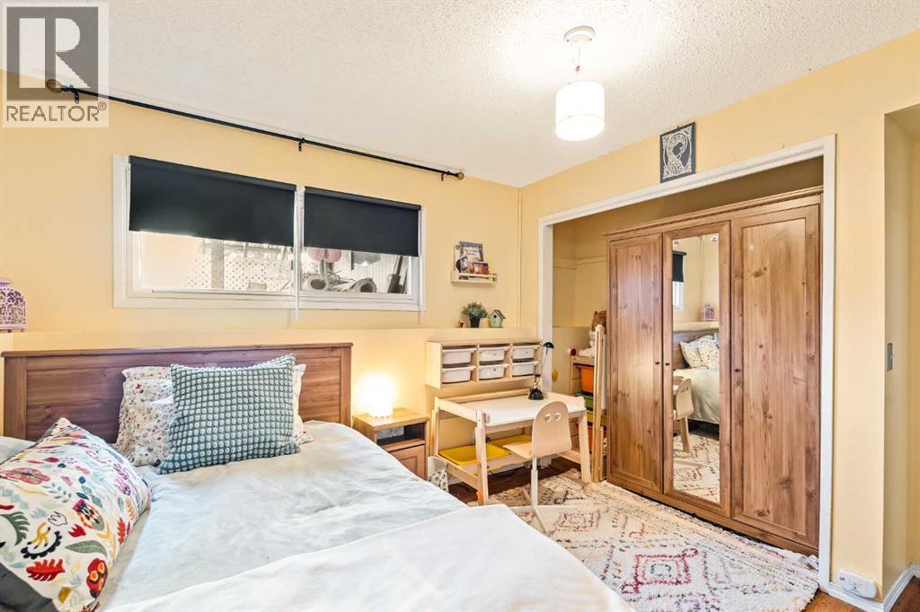 Single Family House Bi-level for Sale in  Temple Drive NE Temple Calgary 