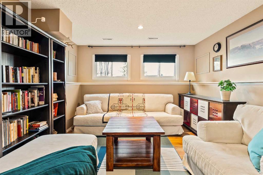 Single Family House Bi-level for Sale in  Temple Drive NE Temple Calgary 