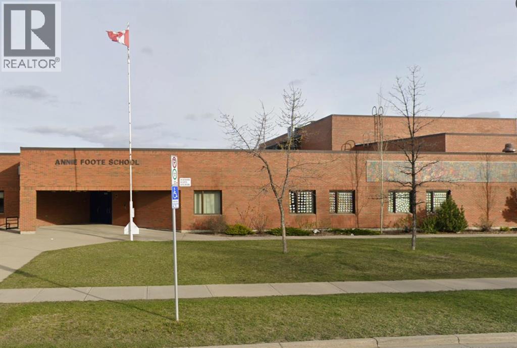 Single Family House Bi-level for Sale in  Temple Drive NE Temple Calgary 