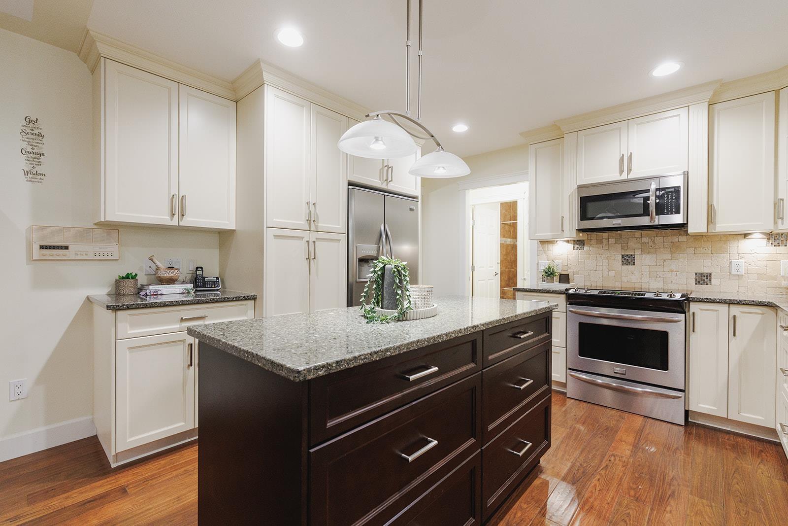 8898 NEALE DRIVE, Mission