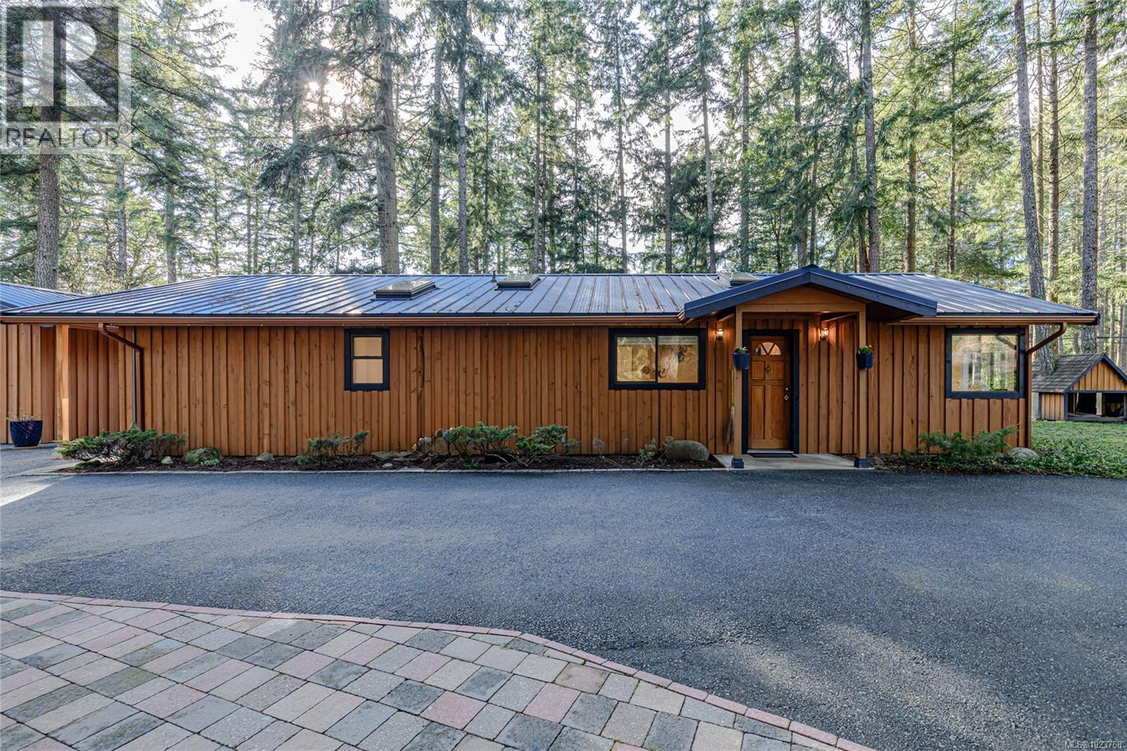 1137 North End Rd - Photo 2 of 42, Salt Spring, British Columbia