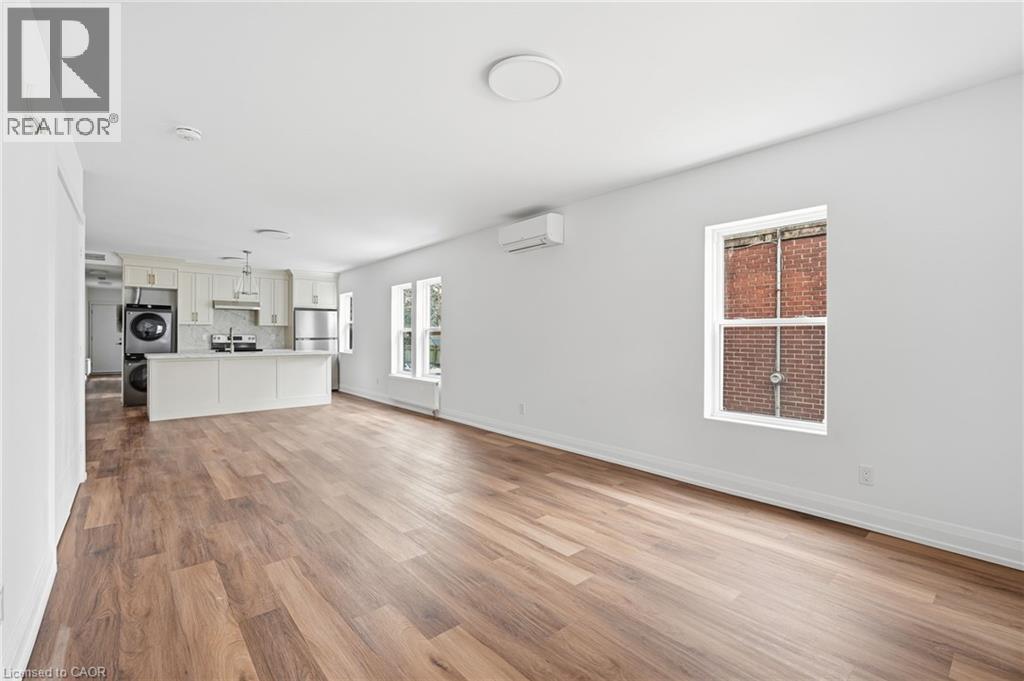 4876 SIMCOE Unit 2 photo 4