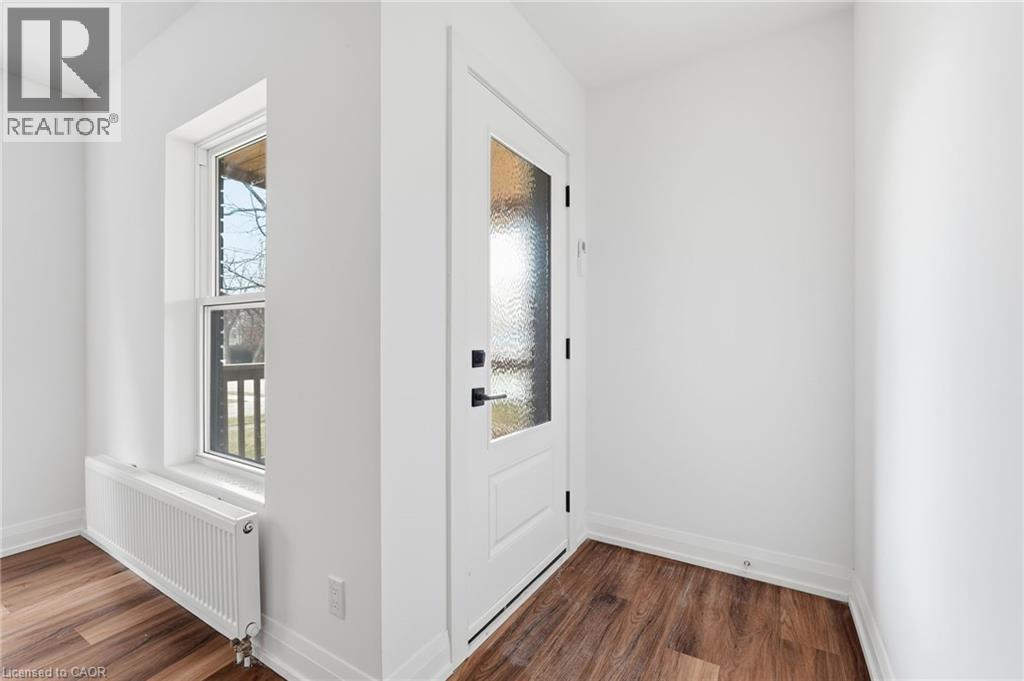 4876 SIMCOE Unit 2 photo 3