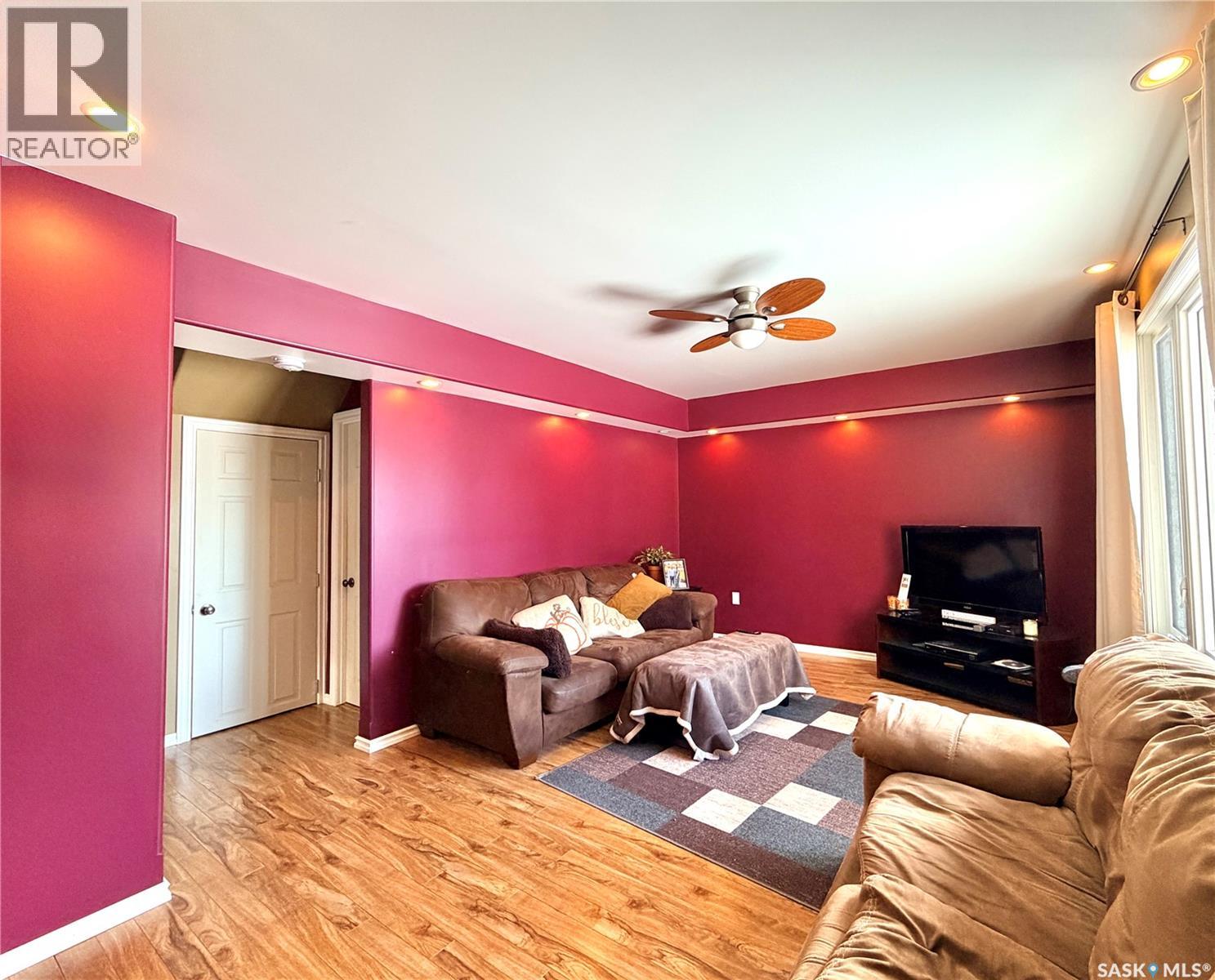 1382 107th STREET - Photo 4 of 19, North Battleford, Saskatchewan