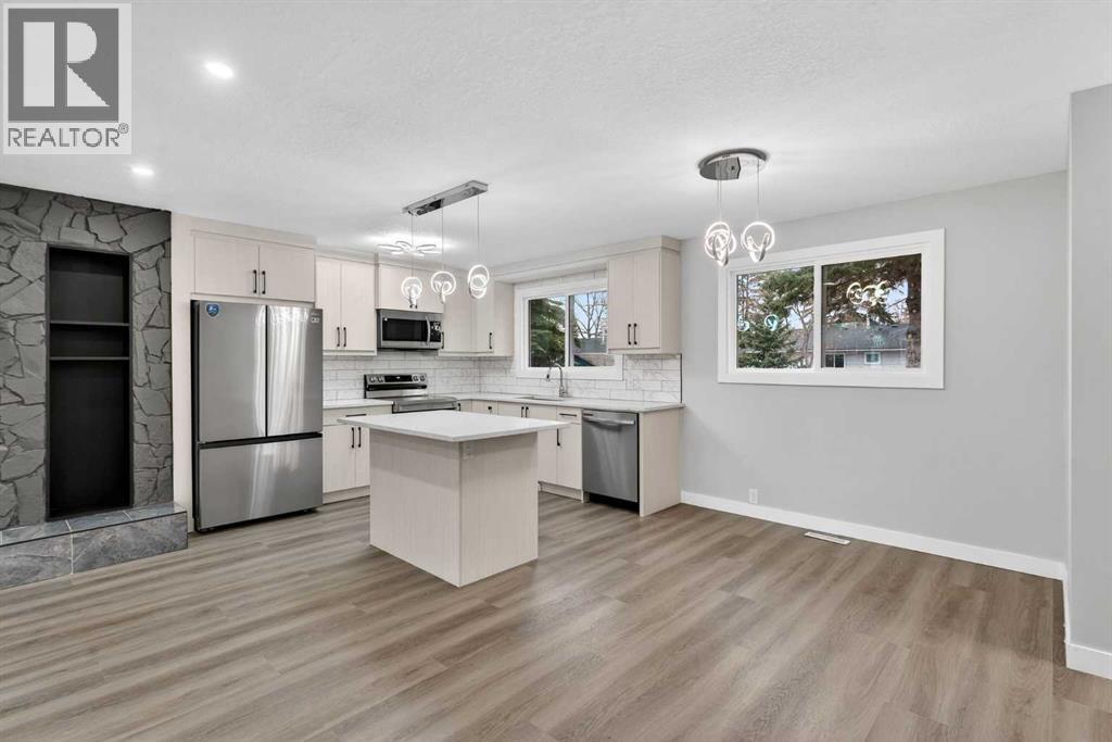 Single Family House 4 Level for Sale in  Lynnview Way SE Ogden Calgary 