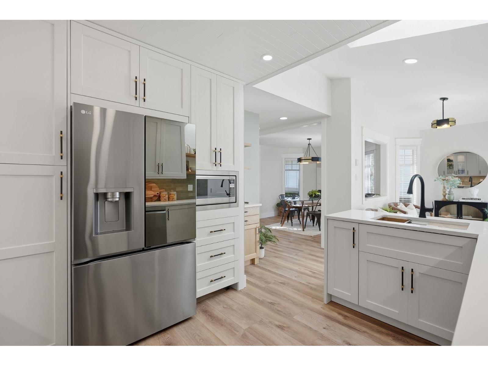 100 8737 212 STREET, Langley